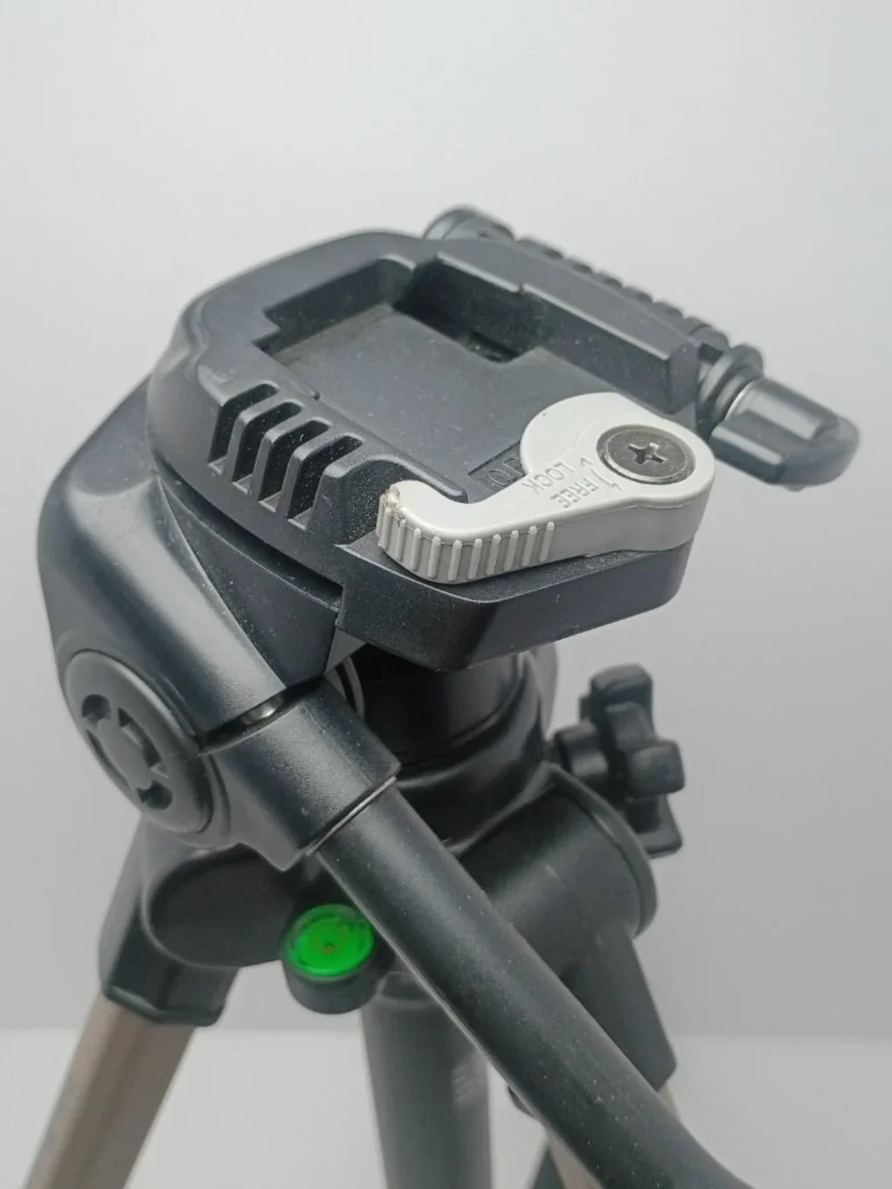 Velbon Videomate 504 Camera Stand 48in QB-4W
